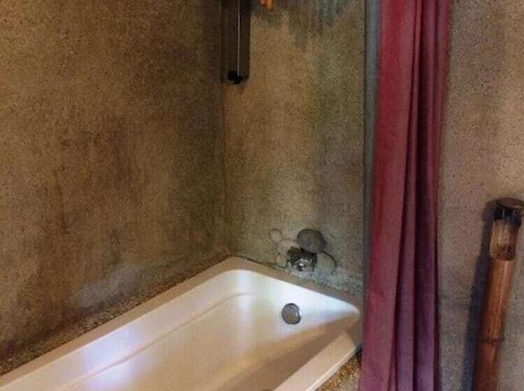 Дом 1 Спальня, The Village House