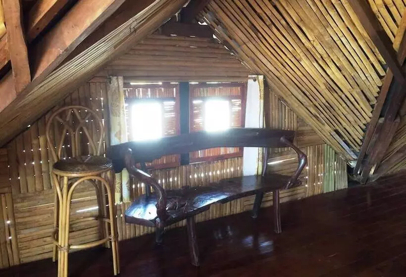 خانه 1 خوابه, The Village House
