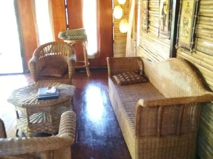 خانه 1 خوابه, The Village House