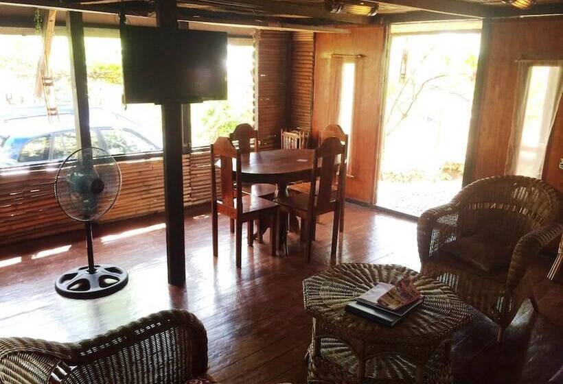 Дом 1 Спальня, The Village House