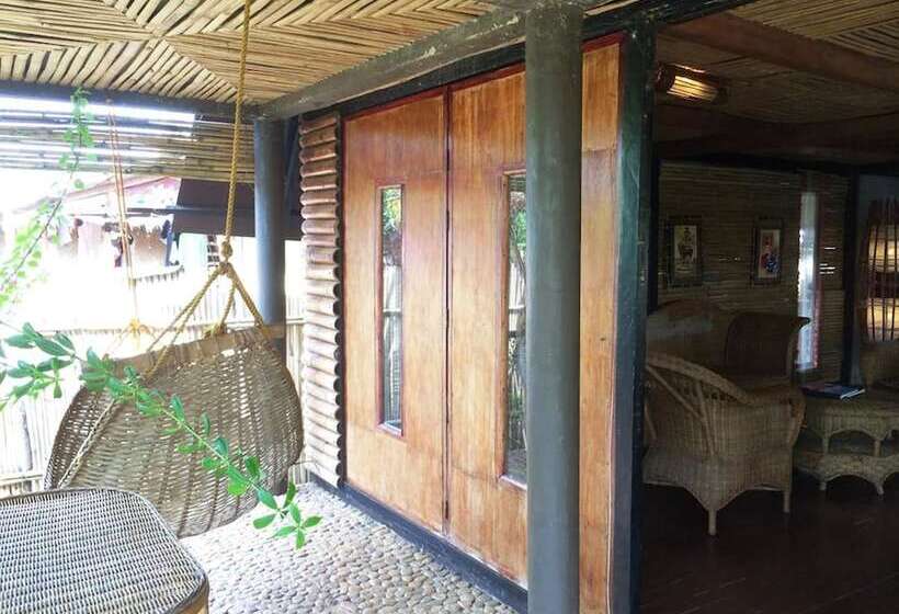 Дом 1 Спальня, The Village House