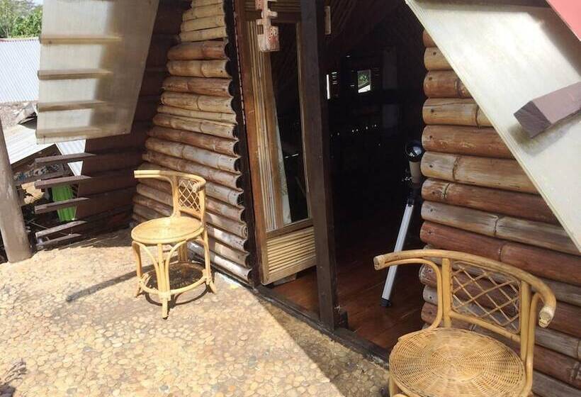 Дом 1 Спальня, The Village House