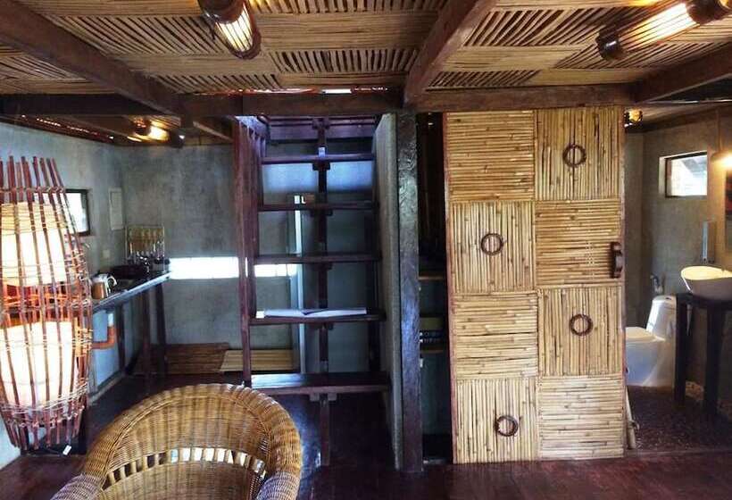 Дом 1 Спальня, The Village House