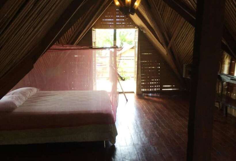 Дом 1 Спальня, The Village House