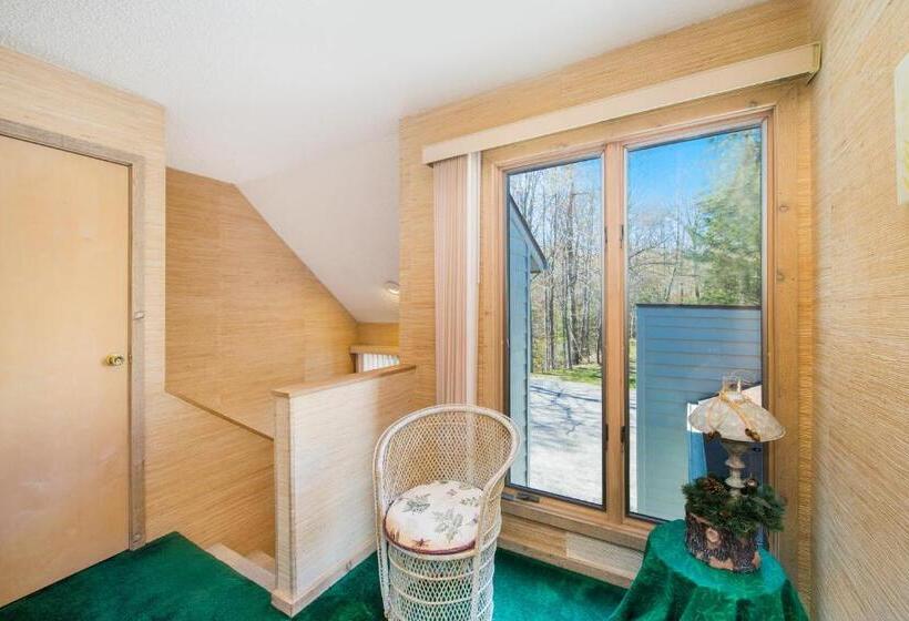 شقة غرفة واحدة, Mountain Seclusion