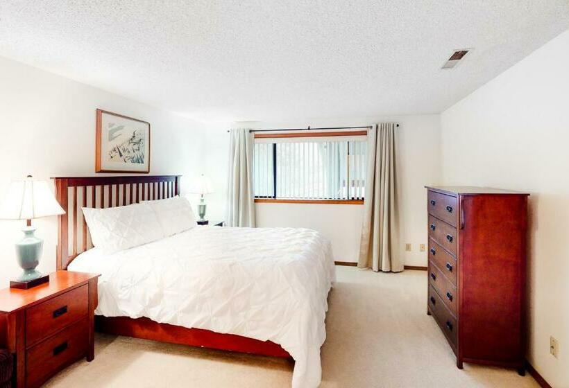 شقة غرفتين, Rainbow Rock 303