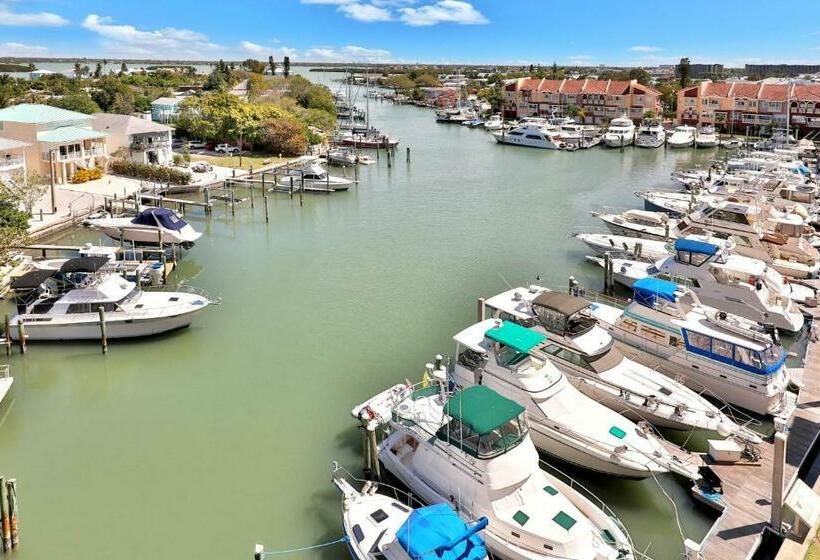 شقة غرفتين, Bay Front Oasis