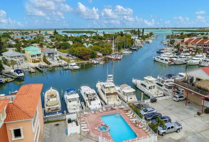 شقة غرفتين, Bay Front Oasis