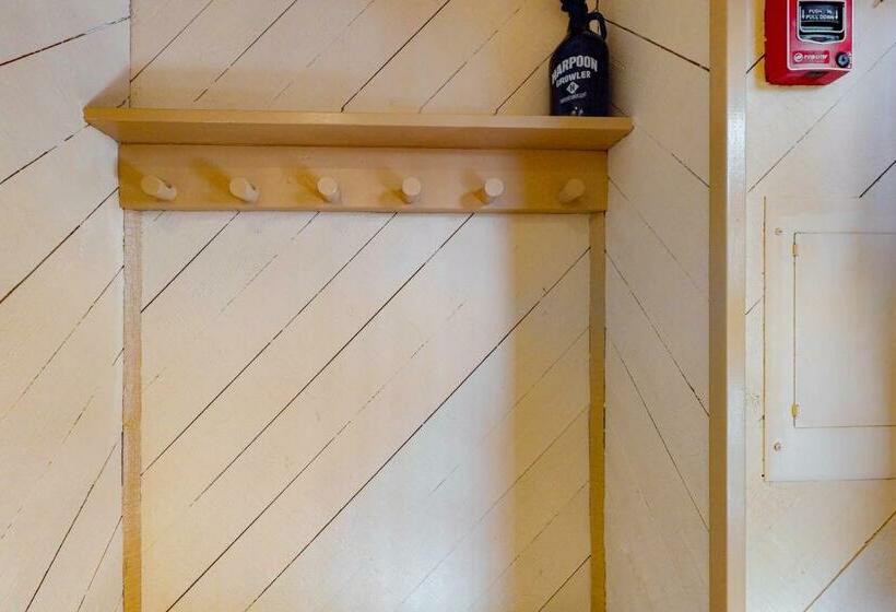 آپارتمان 3 خوابه, Trailside Retreat