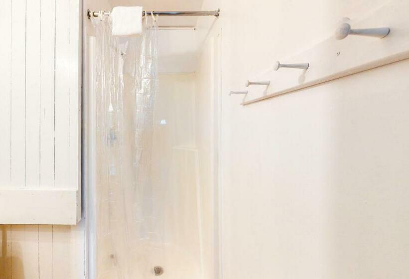 آپارتمان 3 خوابه, Trailside Retreat