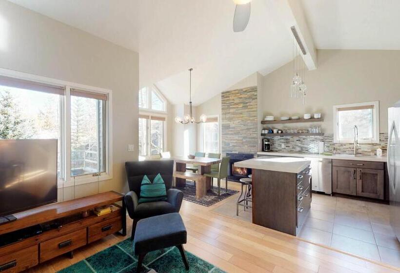 דירת שלושה חדרים, Mountain Jewel