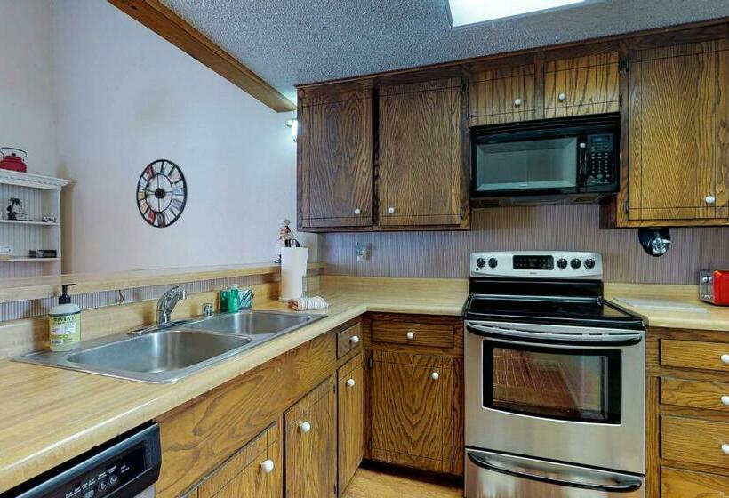 Апартаменты 2 Спальни, Pines 4013