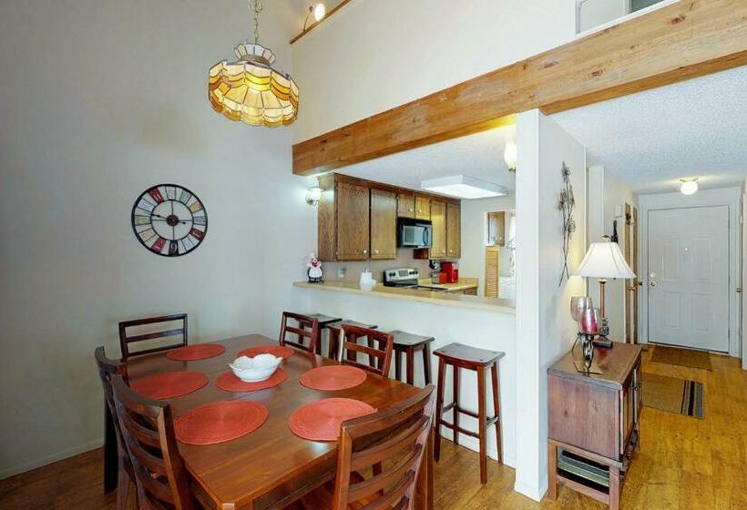 Апартаменты 2 Спальни, Pines 4013