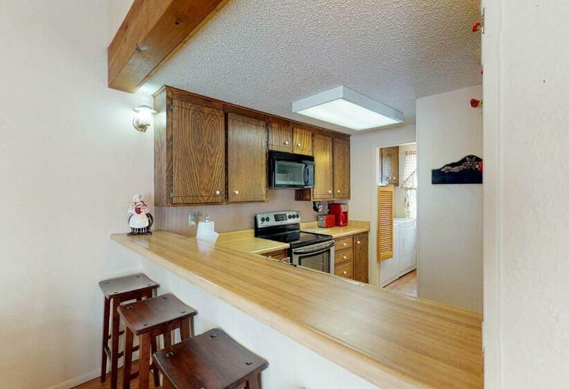 Апартаменты 2 Спальни, Pines 4013