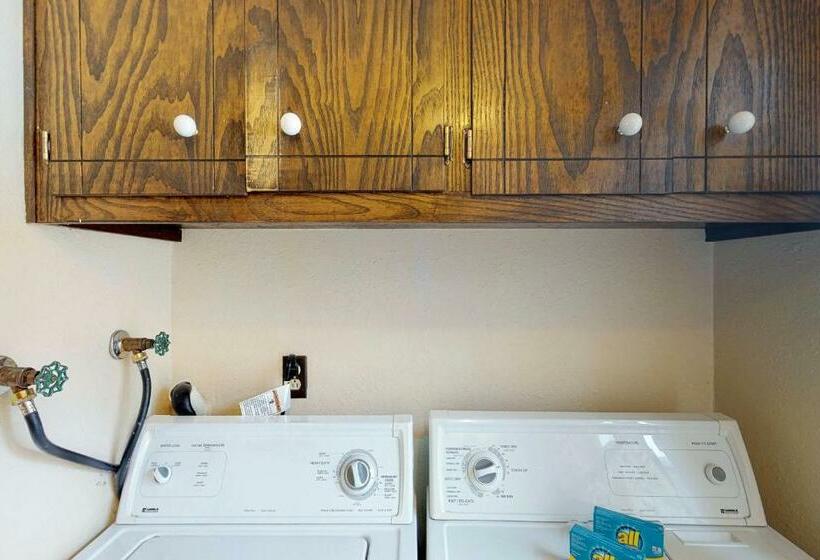 Апартаменты 2 Спальни, Pines 4013