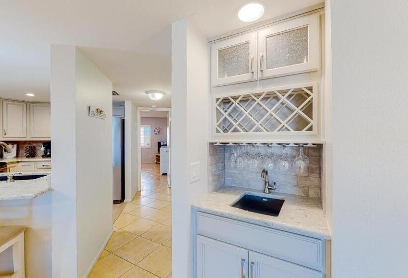 침실 3개 아파트, Reef Club 306