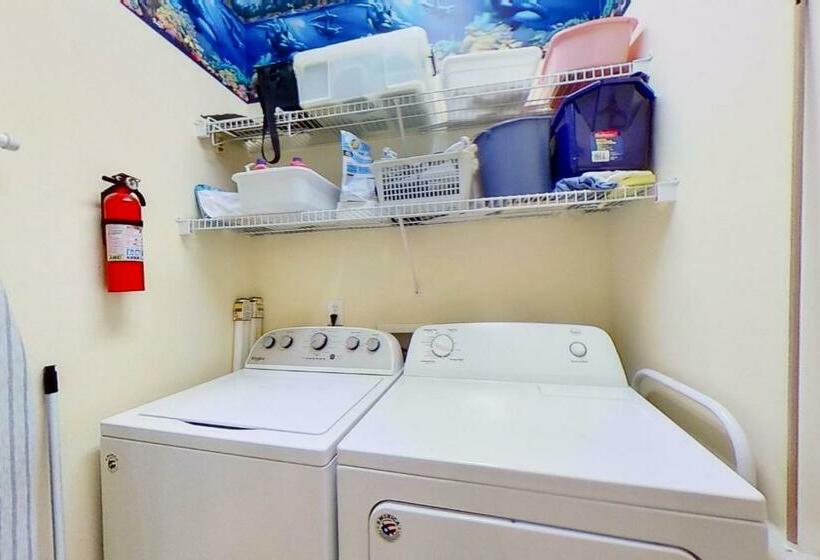 침실 1개 아파트, Pelican S Watch