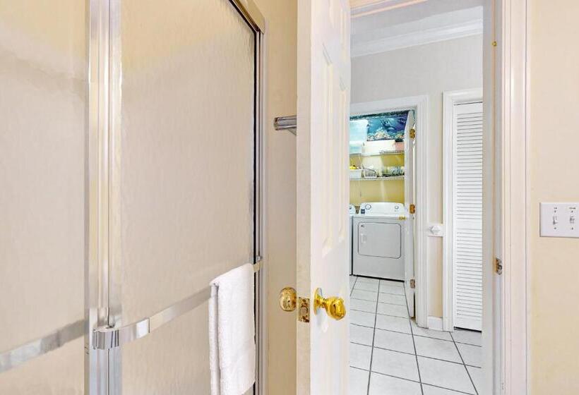 침실 1개 아파트, Pelican S Watch