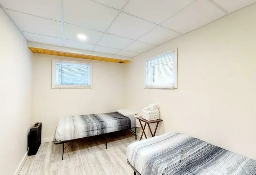 ２ベッドルームアパートメント, Modern Log Chalet   Lower Unit