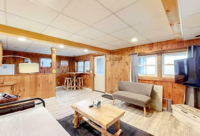침실 2개 아파트, Modern Log Chalet   Lower Unit
