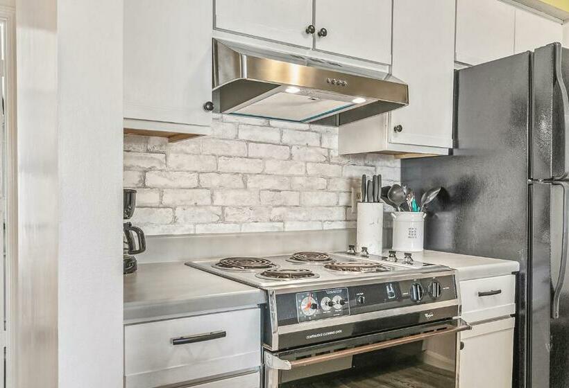 شقة غرفة واحدة, Table Rock Terrace