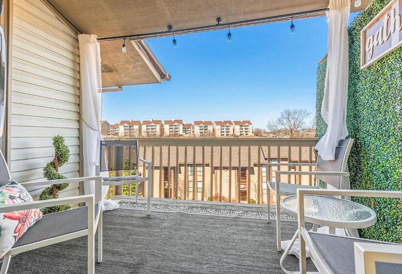 شقة غرفة واحدة, Table Rock Terrace