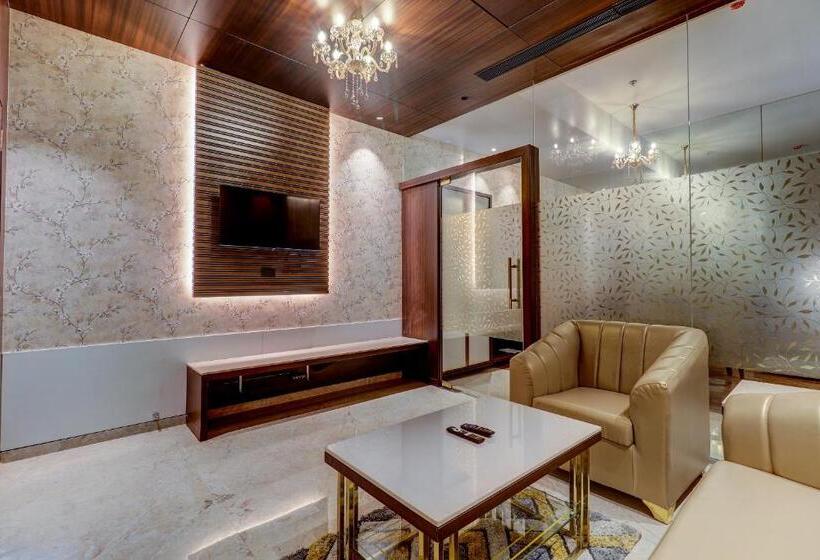 סוויטה דלוקס, Gurudev Grand