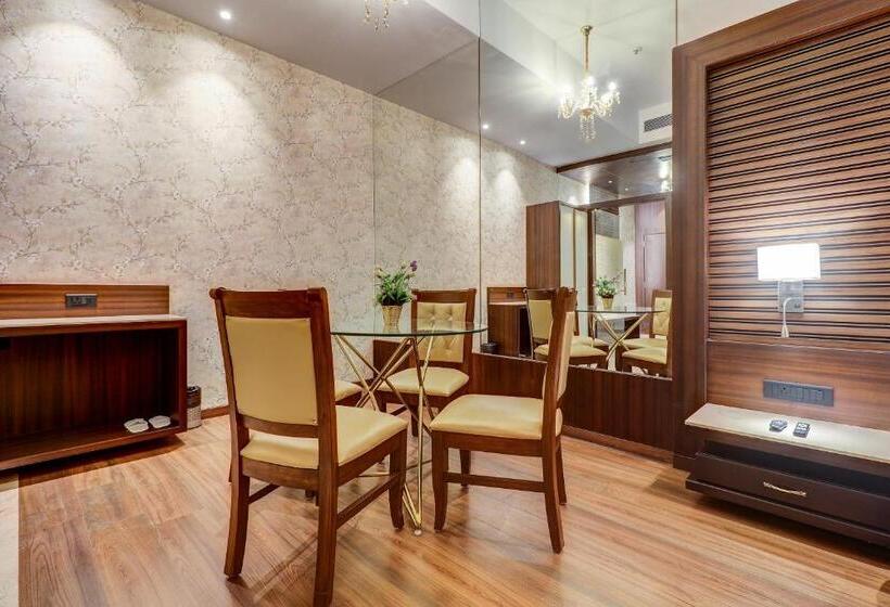 סוויטה דלוקס, Gurudev Grand