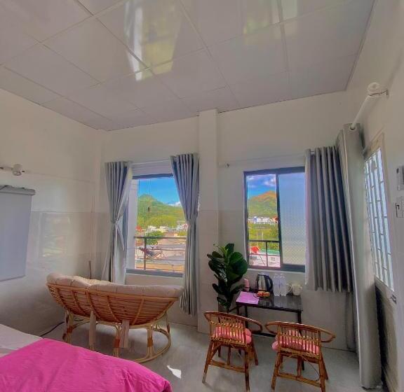 استودیو استاندارد با بالکن, Homestay Tuyết Trinh