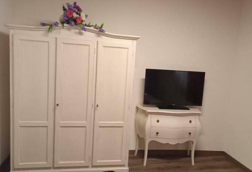 带大床的标准间, Affittacamere Il Bastione 27