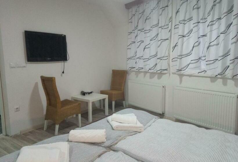 اتاق استاندارد سه نفره, Apartments&rooms Mido