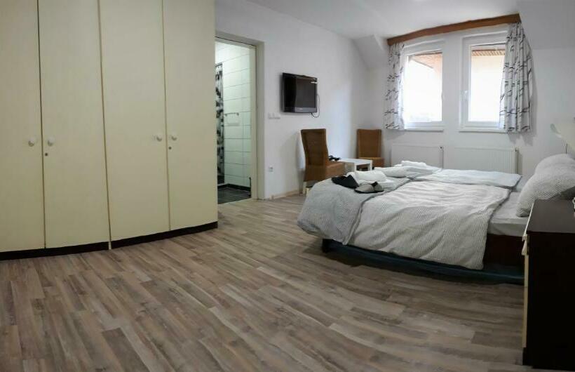 اتاق استاندارد سه نفره, Apartments&rooms Mido