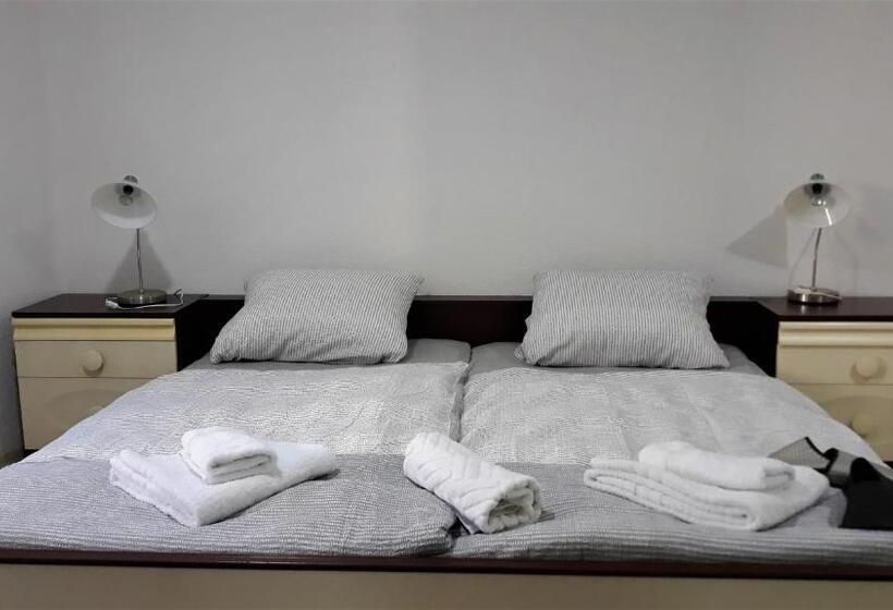 اتاق استاندارد سه نفره, Apartments&rooms Mido