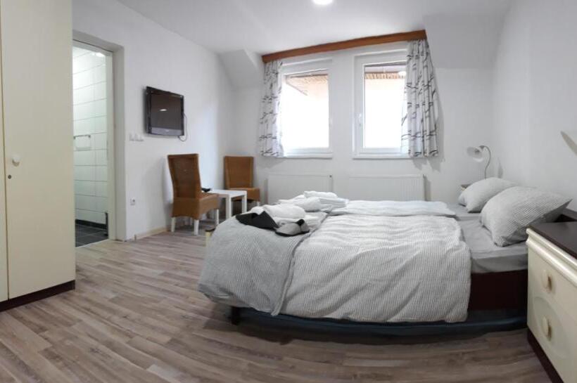 اتاق استاندارد سه نفره, Apartments&rooms Mido