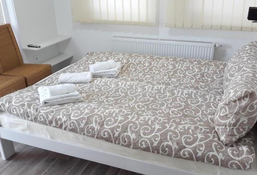 اتاق لوکس با بالکن, Apartments&rooms Mido