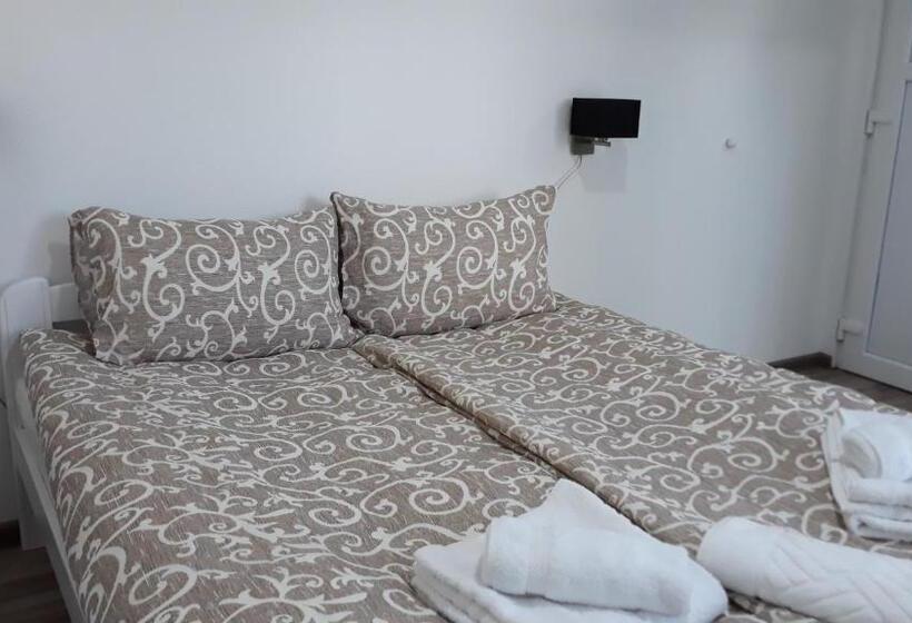 اتاق لوکس با بالکن, Apartments&rooms Mido