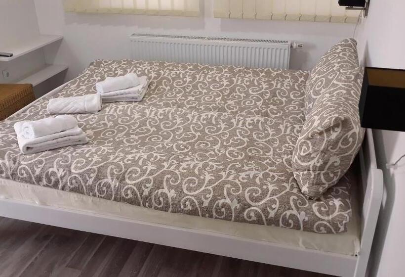 اتاق لوکس با بالکن, Apartments&rooms Mido