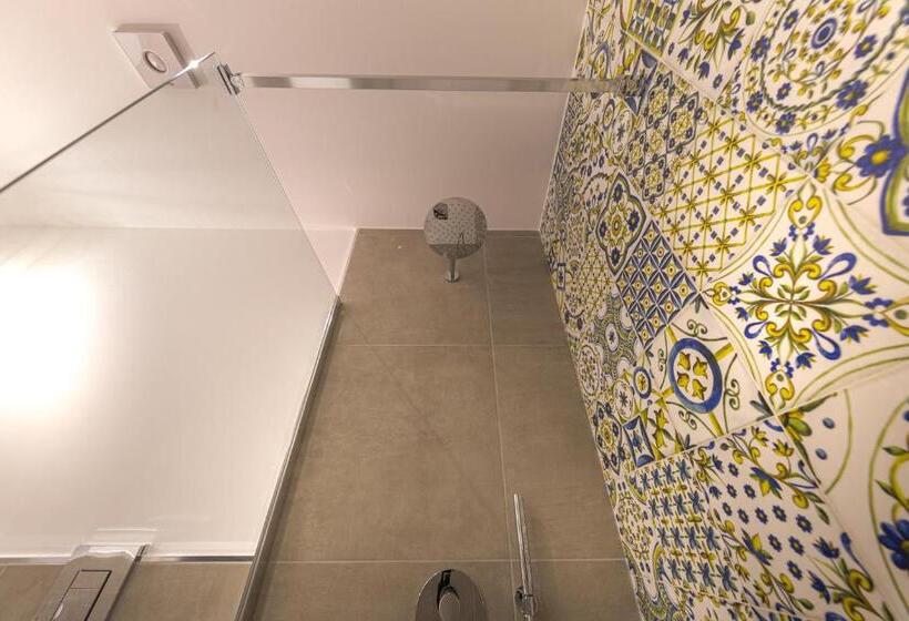 اتاق استاندارد سه تخته با بالکن, Coresi Rooms