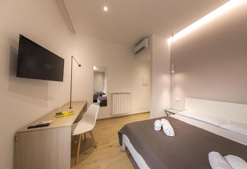 اتاق استاندارد سه تخته با بالکن, Coresi Rooms