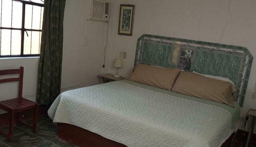 キングサイズベッドのスタンダードルーム, Motel Sahara Suites