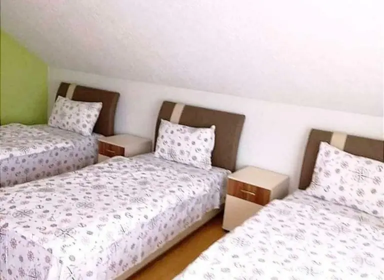 اتاق استاندارد سه تخته با بالکن, Visoko Room