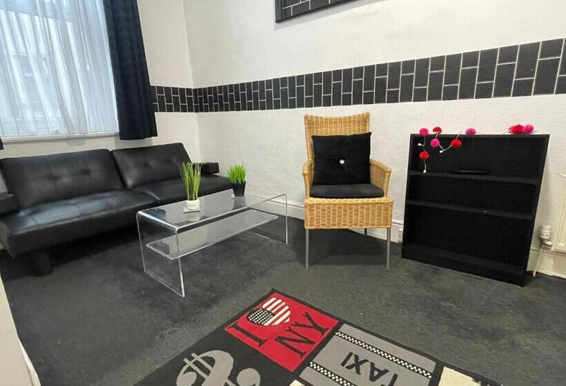 اتاق خانوادگی, Manhattan