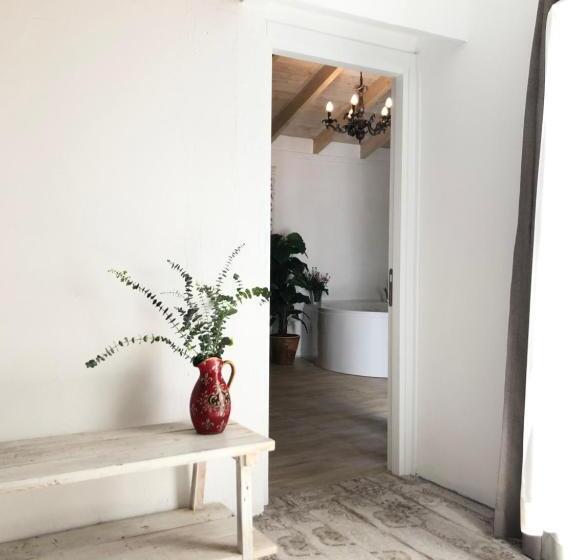 バスタブ付きスタンダードルーム, Bay C