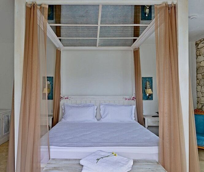 Suite with Pool, Bay C