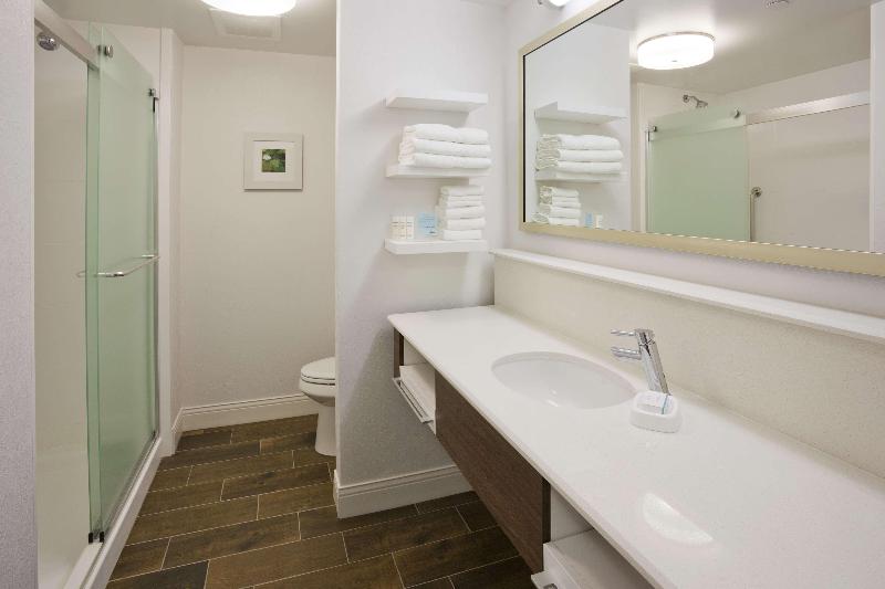 اتاق لوکس با بالکن, Kim