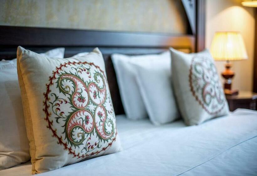 غرفة عائلية, Orient Star