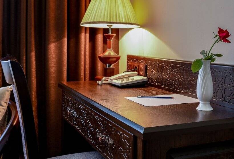 غرفة قياسية, Orient Star