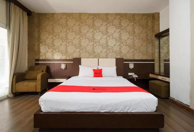 Deluxe Suite, Reddoorz @ Cikarang 2