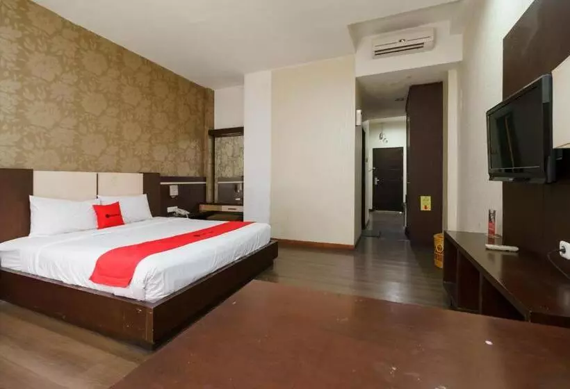 Deluxe Suite, Reddoorz @ Cikarang 2