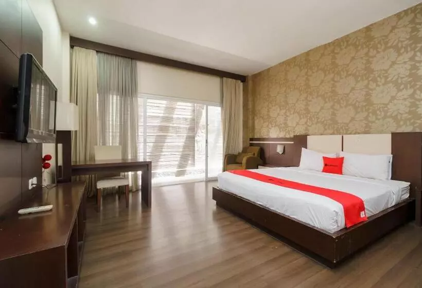 Deluxe Suite, Reddoorz @ Cikarang 2